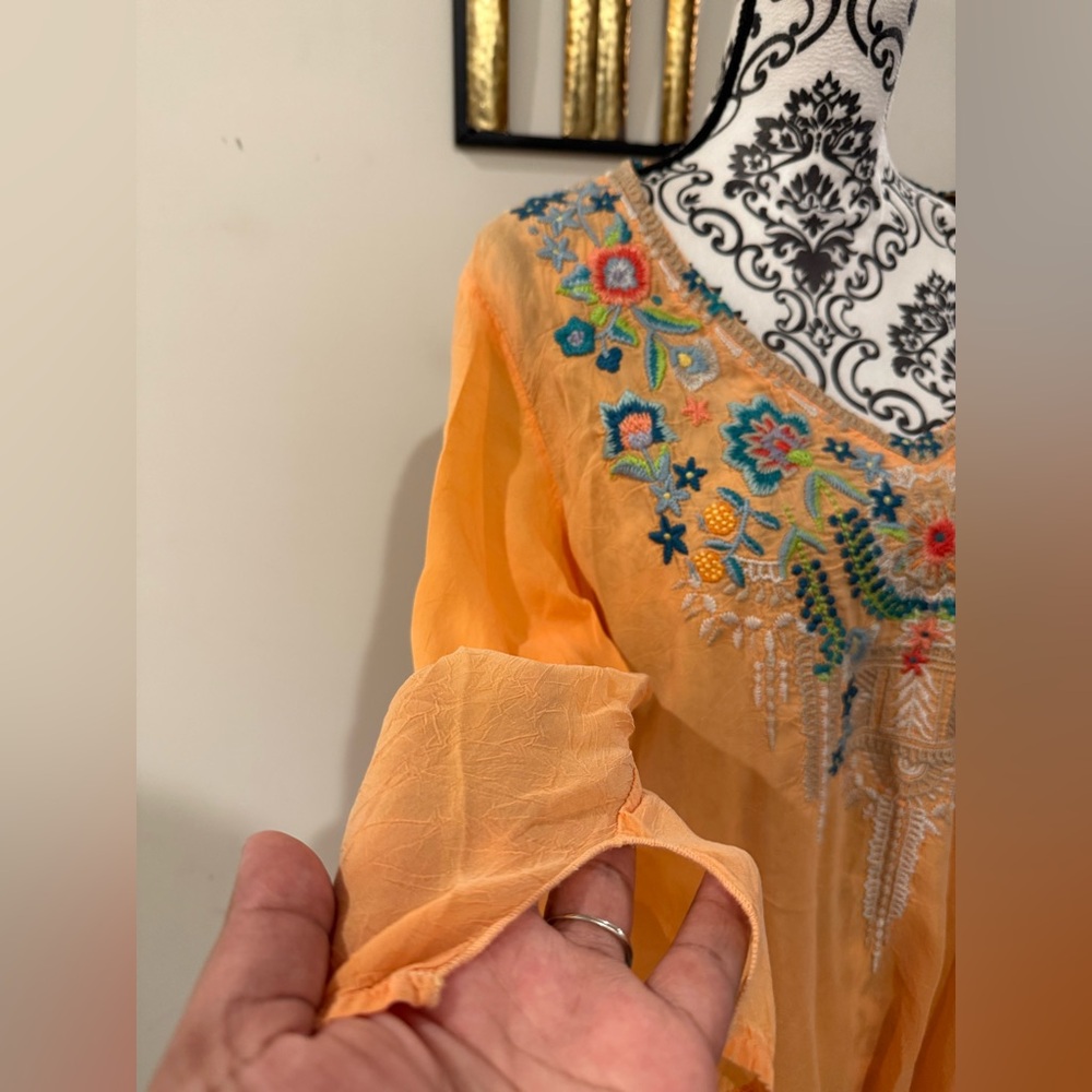 Johnny Was Peach Embroidered V-Neck Top - Picture 4 of 9